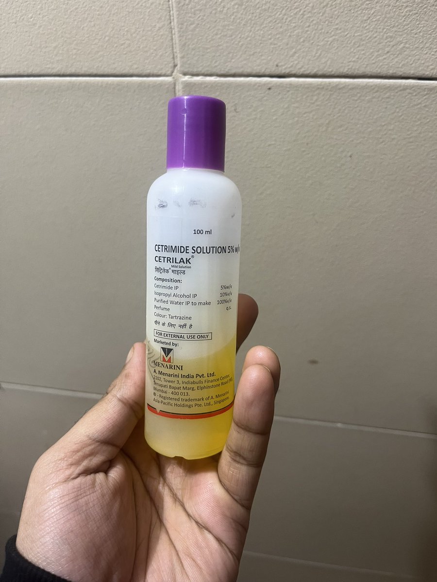 raj_goraxhpuri's tweet photo. Blue wala ketoconazole shampoo hai , modi ji ke dukan se lelena dono , kafi sasta padega ! 

3-4 baar laga lo weekly https://t.co/qM786Kya0g