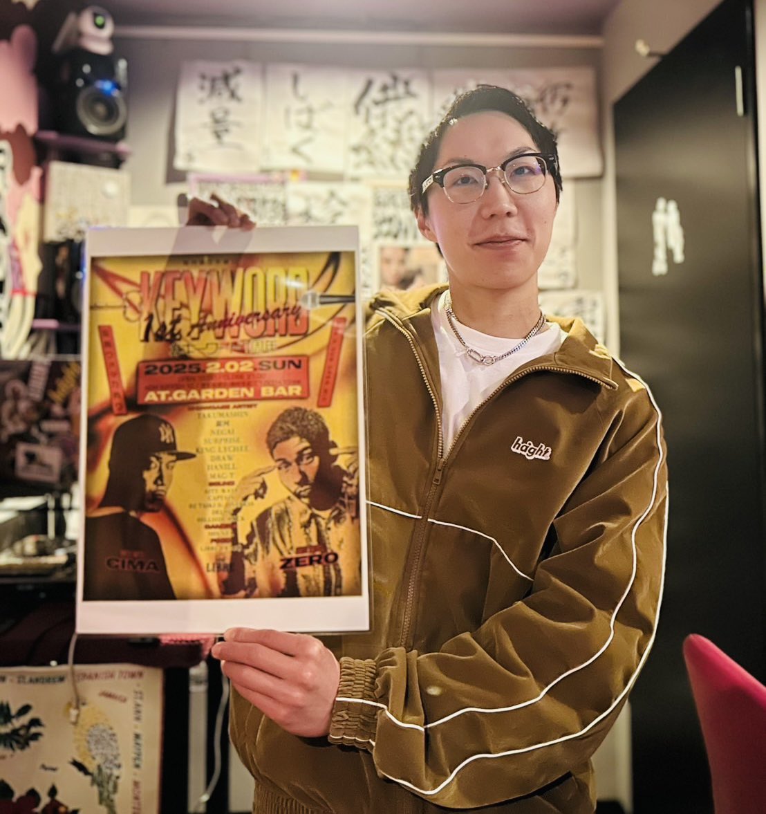 GardenBar_Osaka's tweet image. KEYWORD #キーワード 🔑🎤

協力店舗【 Bar 俄然 】

一周年 SPECIAL開催!!!

2025 / 02 / 02 日曜日

#毎週木曜日RubaDub  
#open_mic #openmic 
#rubadub #ラバダブ #アメ村 #gardenbar