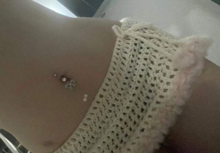 wishuwerereaI's tweet image. "she’s never where she is. she’s only inside her head."