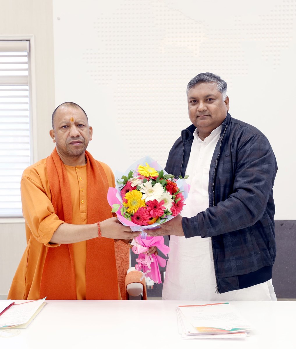 myogioffice's tweet photo. मुख्यमंत्री श्री @myogiadityanath जी महाराज से आज लखनऊ में क्षेत्रीय अध्यक्ष, भाजपा, बृज क्षेत्र श्री दुर्विजय सिंह शाक्य जी ने शिष्टाचार भेंट की। https://t.co/eXvGhzOJnA