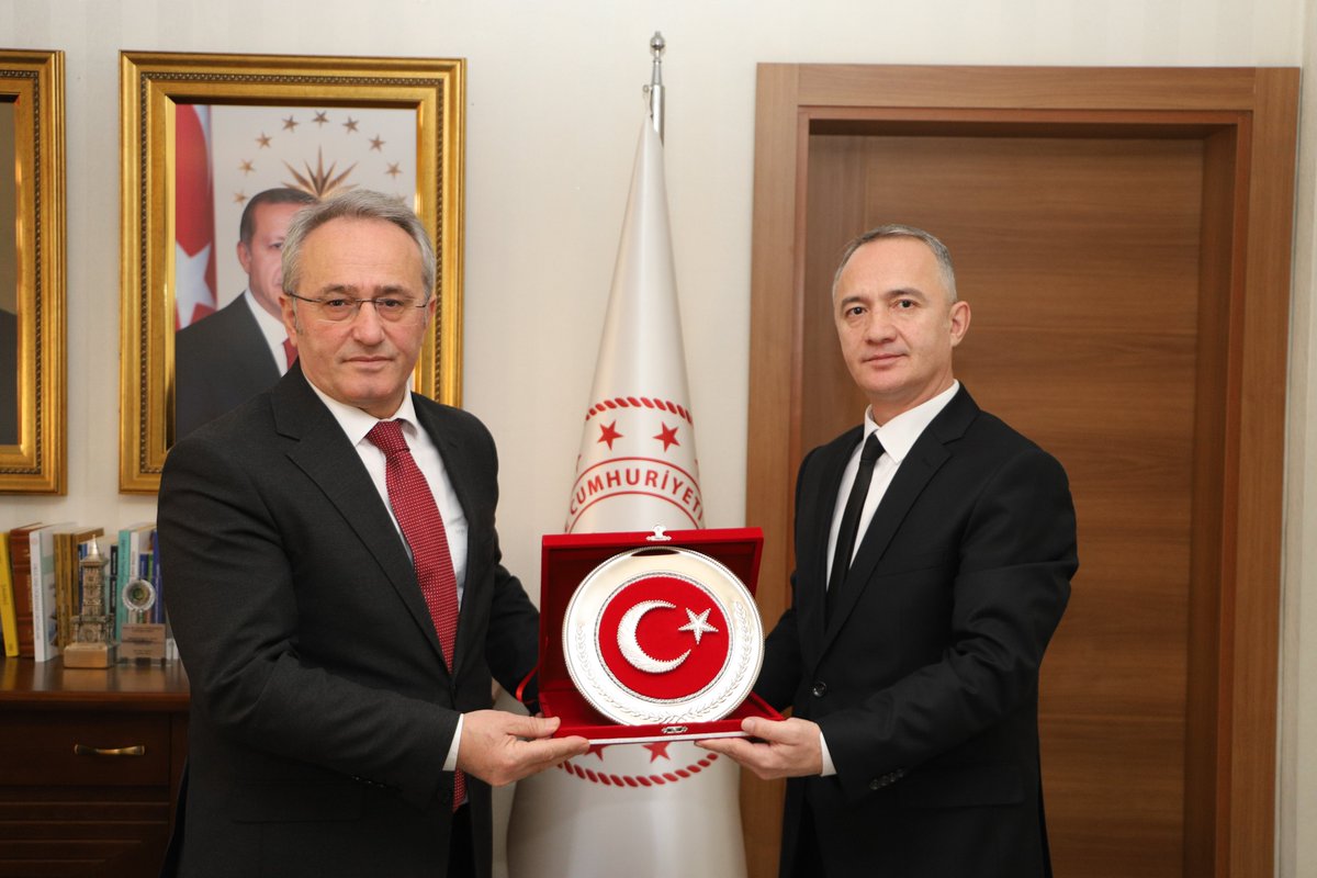 bursailmem16's tweet photo. Teç-Sen Genel Başkan Yardımcıları Salih Burçin Poyraz ve İsmail Şitvan, İl Millî Eğitim Müdürümüz Dr. Ahmet Alireisoğlu'nu makamında ziyaret etti. Ziyaretlerinden dolayı kendilerine teşekkür ederiz.

@tcmeb @Alireisoglu34 https://t.co/Jwk0BjBdhL