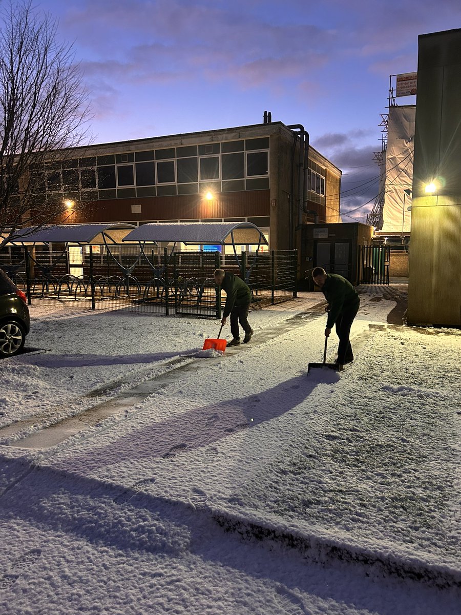 School is open! We have hired I. Our expert snow shovelling team aka our senior leadership team! Drive carefully! <a href="/NjenkinsRAS/">njenkins</a>