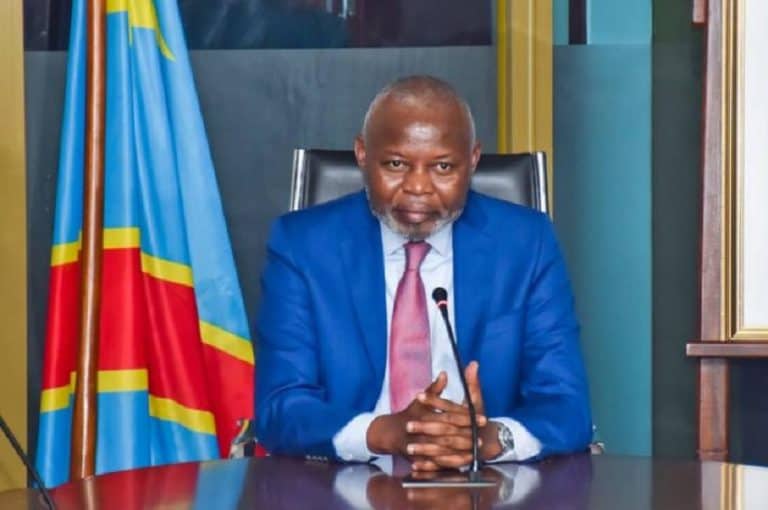 #Rdc: depuis la semaine dernière qlqs groupe des oiseaux de mauvais foi demande la démission du président de l'Assemblée nationale le professeur docteur <a href="/VitalKamerhe1/">Vital Kamerhe</a> à la tête de l'Assemblée nationale pour ne pas avoir payé leur salaire et prime.