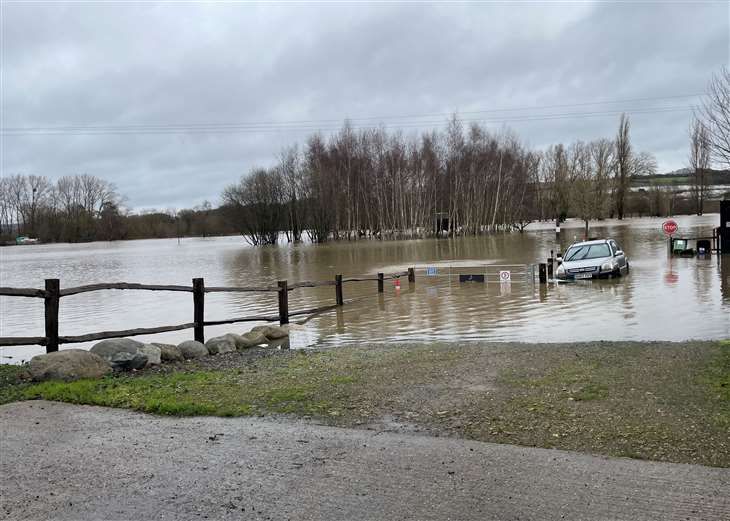 Kent_Online's tweet photo. Roads remain impassable due to flooding in part of Kent. One woman had to be rescued from her car after it became stranded in floodwater https://t.co/Sbb49PAEKp