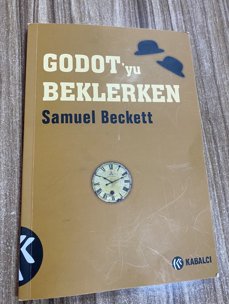 “Boşuna bir şey beklemeyin, hayatımız bir boşluktan ibarettir, onu da anlamsız bekleyiş ve sözlerle doldurabilirsiniz. 
Hayat, önce bekleyiş sonra da  tükeniştir.”

“Yabancı”dan sonra egzistansiyalizmi en iyi yansıtan kitap.