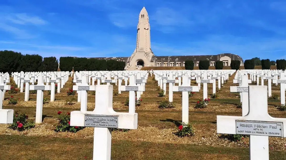 | Verdún, campo de batalla de la 1a Guerra Mundial |
#Verdún fue el involuntario escenario de una de las más sangrientas batallas de la 1a guerra mundial #WW1 . Se cobró miles de vidas humanas, y sus cicatrices todavía hoy son visibles e impresionantes
avecesveoviajes.com/europa/francia…👇