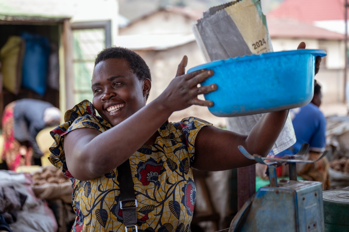 IOMRwanda's tweet photo. Jeannie, is playing an important role by educating her community on the importance of sanitation and hygiene.

"As a woman and a mother, I know that hygiene is a pillar of life, and I also know that most diseases originate from poor hygiene."

➡️ https://t.co/fjF9Kcovu3 https://t.co/UjJI8qBQKp