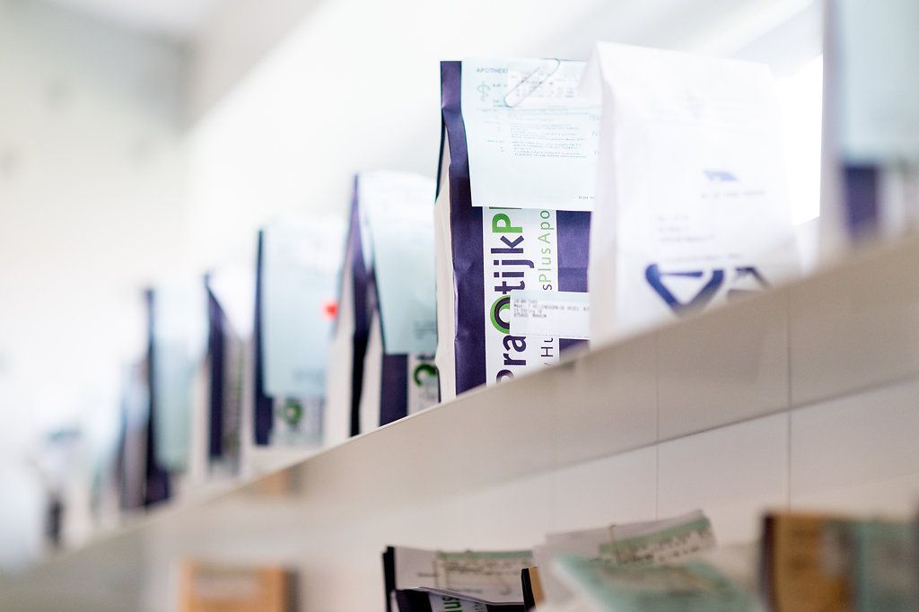 Donderdag 9 en vrijdag 10 januari gaan medewerkers van apotheken door heel Nederland opnieuw staken. Bijna 2000 apotheken zijn die dagen dicht, melden vakbonden CNV en FNV.