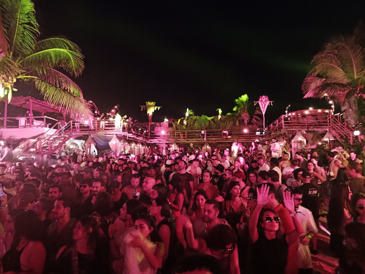 DGHTRoftheSon's tweet image. Great night with the #deeproot record label showcase at #zamna #Tulum 🌴🥥 🎶 with Francis Mercier and fam. Vibes.