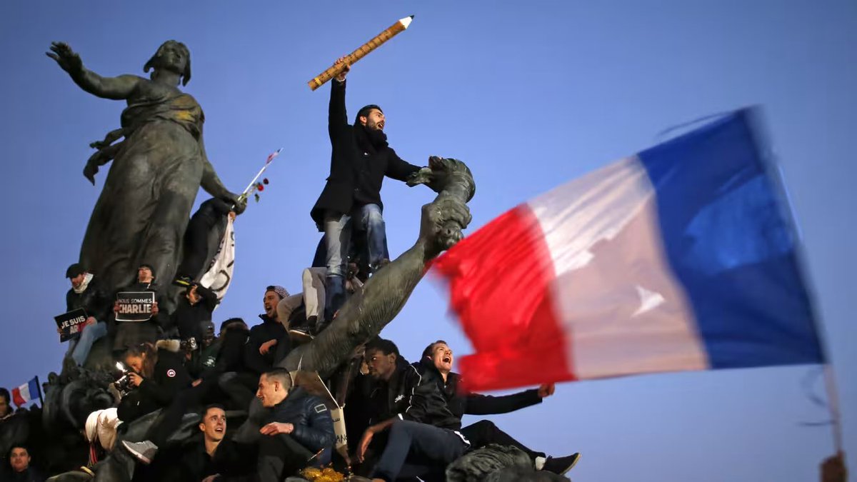 « Le crayon guidant le peuple », photo de Stéphane Mahé pour Reuters. Face au terrorisme islamiste nous étions unis, refusant d’être terrorisés, refusant d’être poussés les uns contre les autres par l’amertume et le préjugé. Le 11 janvier 2015 partout en France nous nous étions