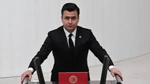 zekibahce's tweet photo. Milletvekili seçileli 1.5 yıl oldu.
▪️CHP'li Gökhan Günaydın’ı, Ali Mahir Başarır’ı, Veli Ağbaba’yı rezil etti.  
▪️Konser vurgununu patlattı şimdi de tabut vurgununu patlattı.
 ▪️Mansur’u insan içine çıkamaz hale getirdi. 
Tebrikler sayın vekilim @OsmanGokcek_ 👏👏 https://t.co/rauvGC2RZO
