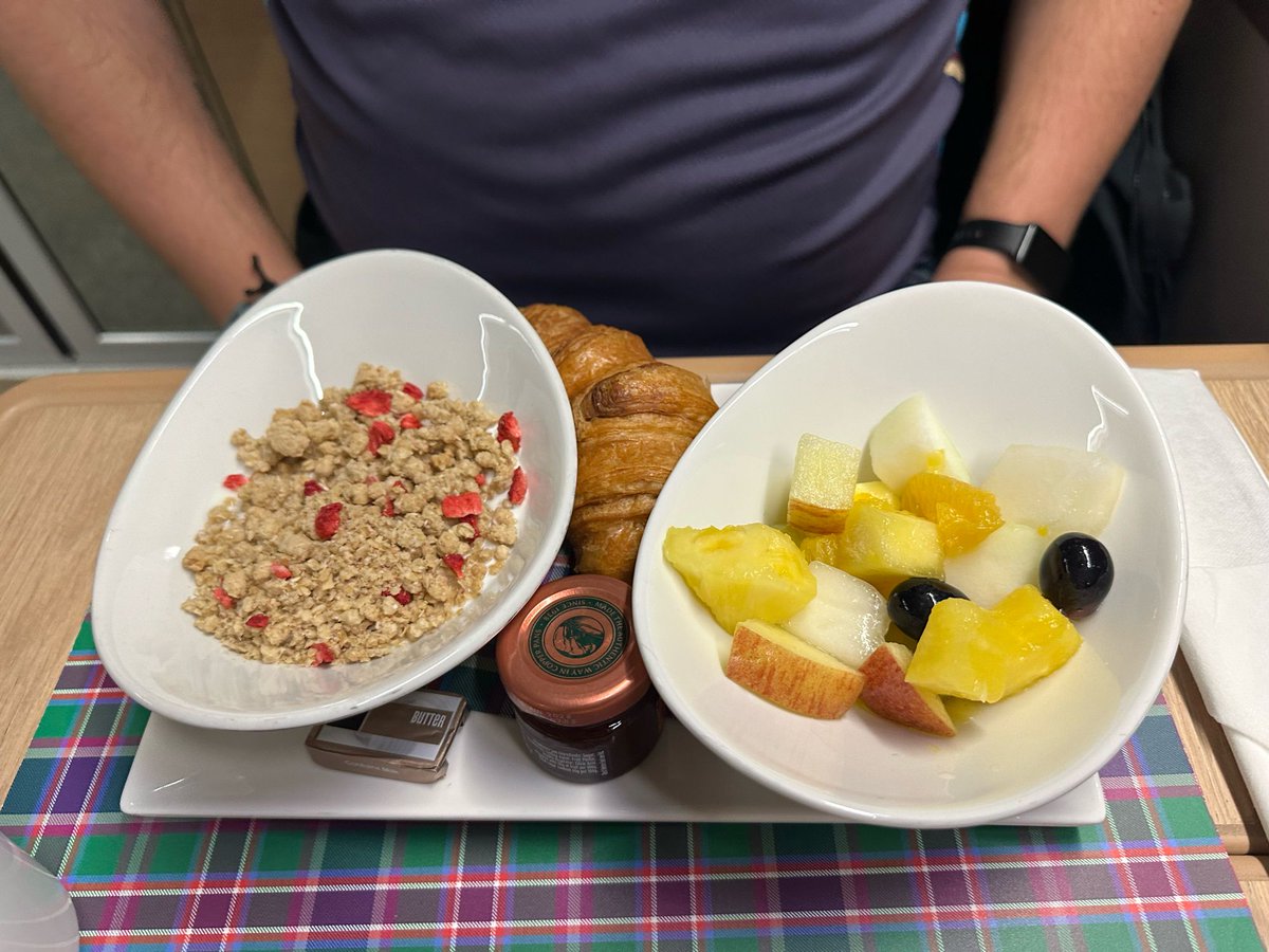 paul_winginit's tweet photo. Good morning from the lounge on the Caledonian Sleeper!
This portion to Fort William is called the Deerstalker - from when wealthy London patrons would come to these parts to hunt deer.
Weโre just rounding the horseshoe curve heading to Bridge of Orchy! โ๏ธ ๐ด๓ ง๓ ข๓ ณ๓ ฃ๓ ด๓ ฟ #lastscratch https://t.co/BdIitd18A0