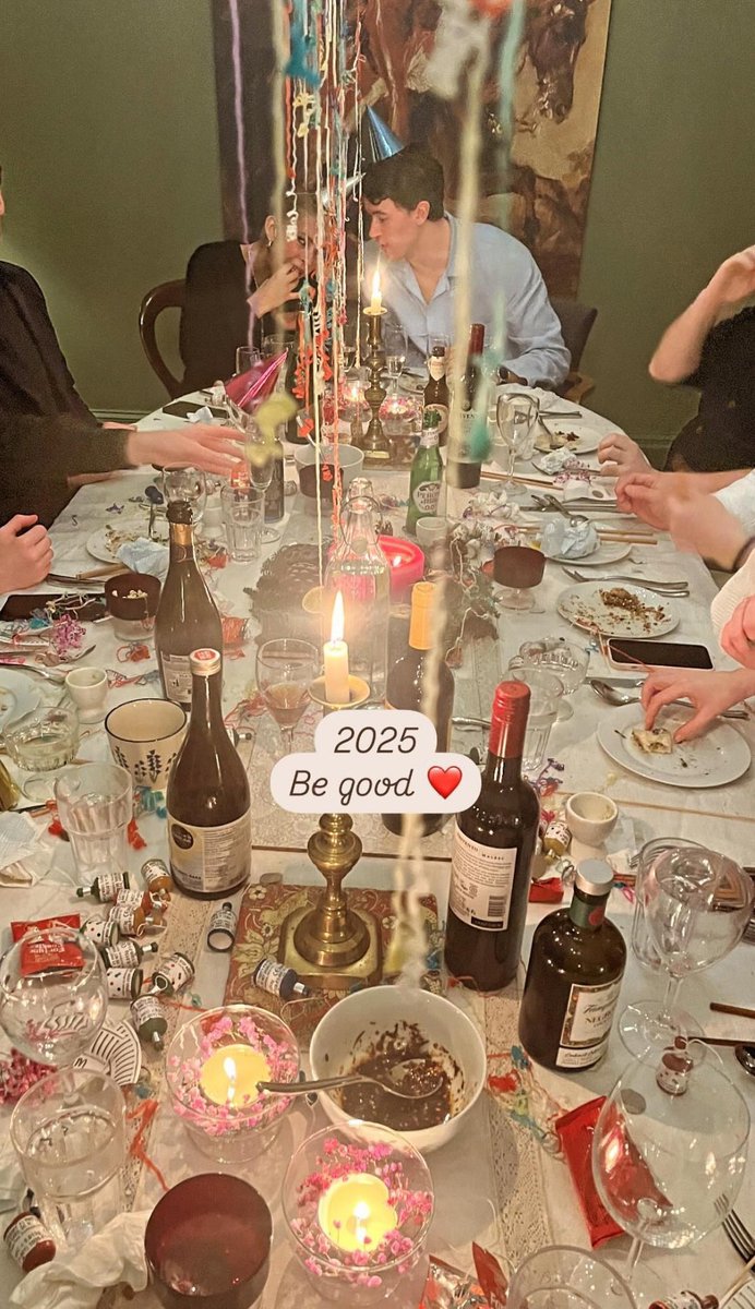 blythfiles's tweet photo. Tom Blyth celebrating the New Year 🎉 https://t.co/lBL30UcVZX