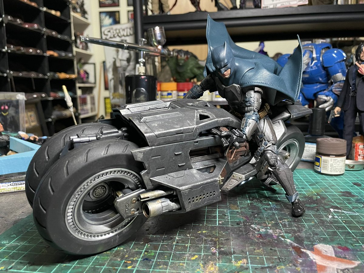 B_B111213's tweet photo. 創世模王 MODOKING : バットマン（The Flash）

全く立体化されてなかったThe FLASH版の1/12スケールのベンアフバッツ。
目元を軽くリタッチ、全身ウェザリングして完成。以前作ったバットサイクルに引き続きクオリティ高すぎる、シルエット良すぎる。 https://t.co/THraCXT4wX