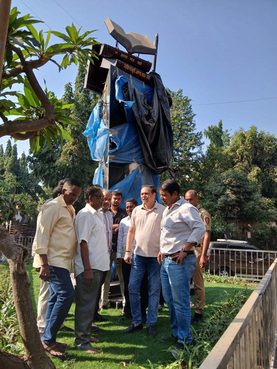 AmeetSatam's tweet image. अंधेरी पश्चिम विधानसभा मतदारसंघातील नवरंग टॉकीज येथे अण्णाभाऊ साठे चौकचे काम सुरू असून त्या ठिकाणी भेट दिली व कामाची पाहणी केली. यावेळी सुरू असलेल्या कामांना गती देण्याच्या सूचना संबंधितांना दिल्या.

#AmeetSatam3_0 #DevelopmentInProgress #InfrastructureImprovement #WorkInspection