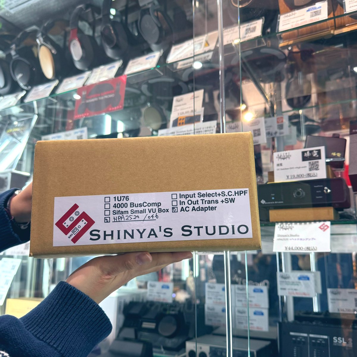 SmithsさんにShinya's StudioのヘッドホンアンプHPA2520の展示機を置い