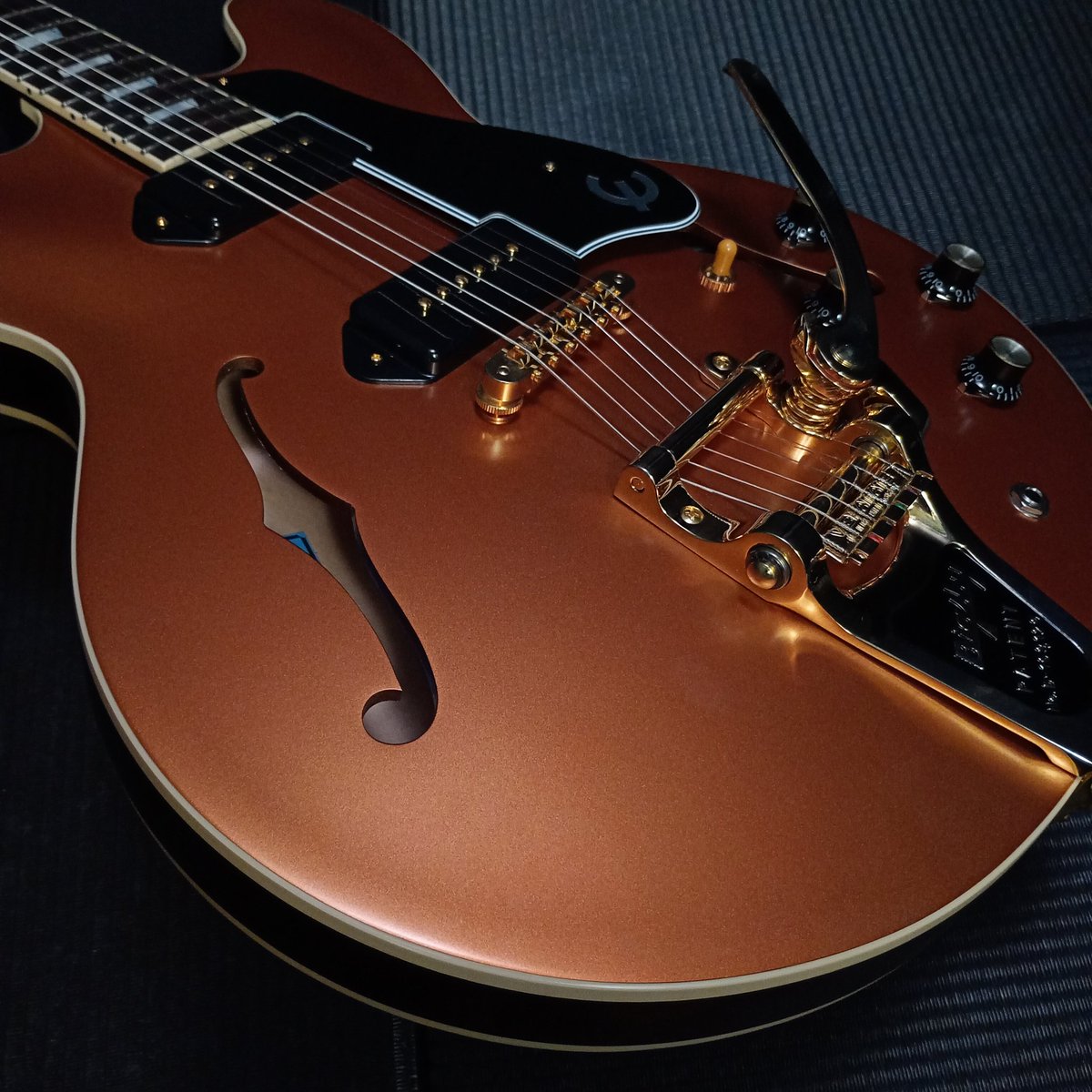 FinestGuitars's tweet image. 【入荷情報】
Epiphone / Demo/Mod Collection Casino(USA Collection) New Satin Penny
ishibashi.co.jp/ec/product/1mb…

Finest Guitars　名物店長による現地選定品！他に類を見ないクールな一本に仕上がっています！#Epiphone