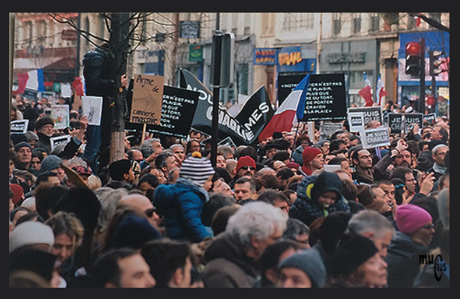 Souvenirs de la grande marche pour Charlie Hebdo à Paris après les horribles massacres du 7 janvier 2015 🙏 
Je suis toujours Charlie 🖍️ 
Ma photo ► flickr.com/photos/murielf…