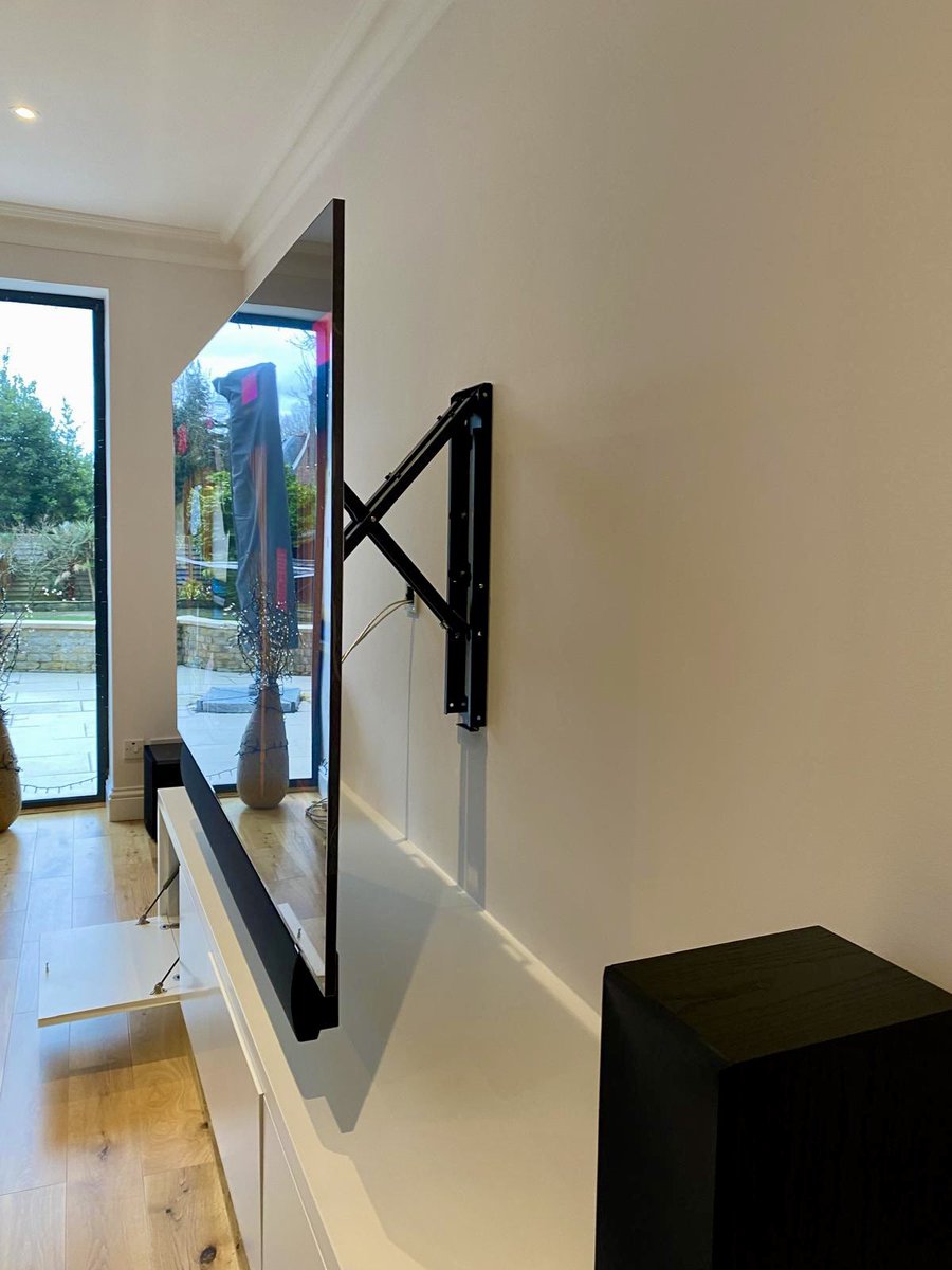 AudioVenue's tweet photo. Future Automation articulated mount, centre speaker and television can turn together.
#samsung #samsungtv #artisan #proac #jlaudio #jbl #avststem #surroundsound #ealing #maidenhead #future #futureautomation #tvmount #articulatedbracket #wallbracket #artison #artisonspeakers https://t.co/1z7OT6OlOM