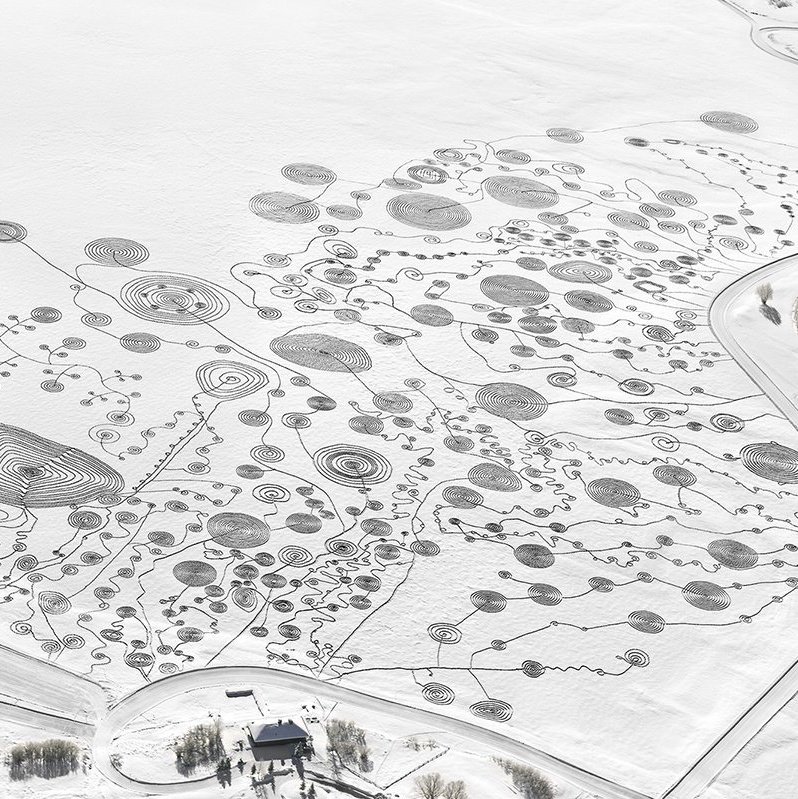 Land artist Sonja Hinrichsen, epic scale Snow Drawings - Briancon, France, 2014 #womensart