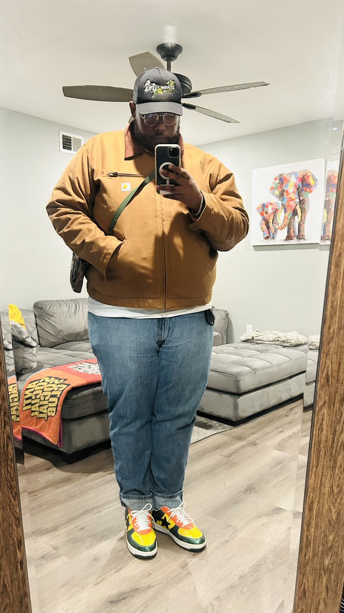 Shut yo fat ass up. tweet media