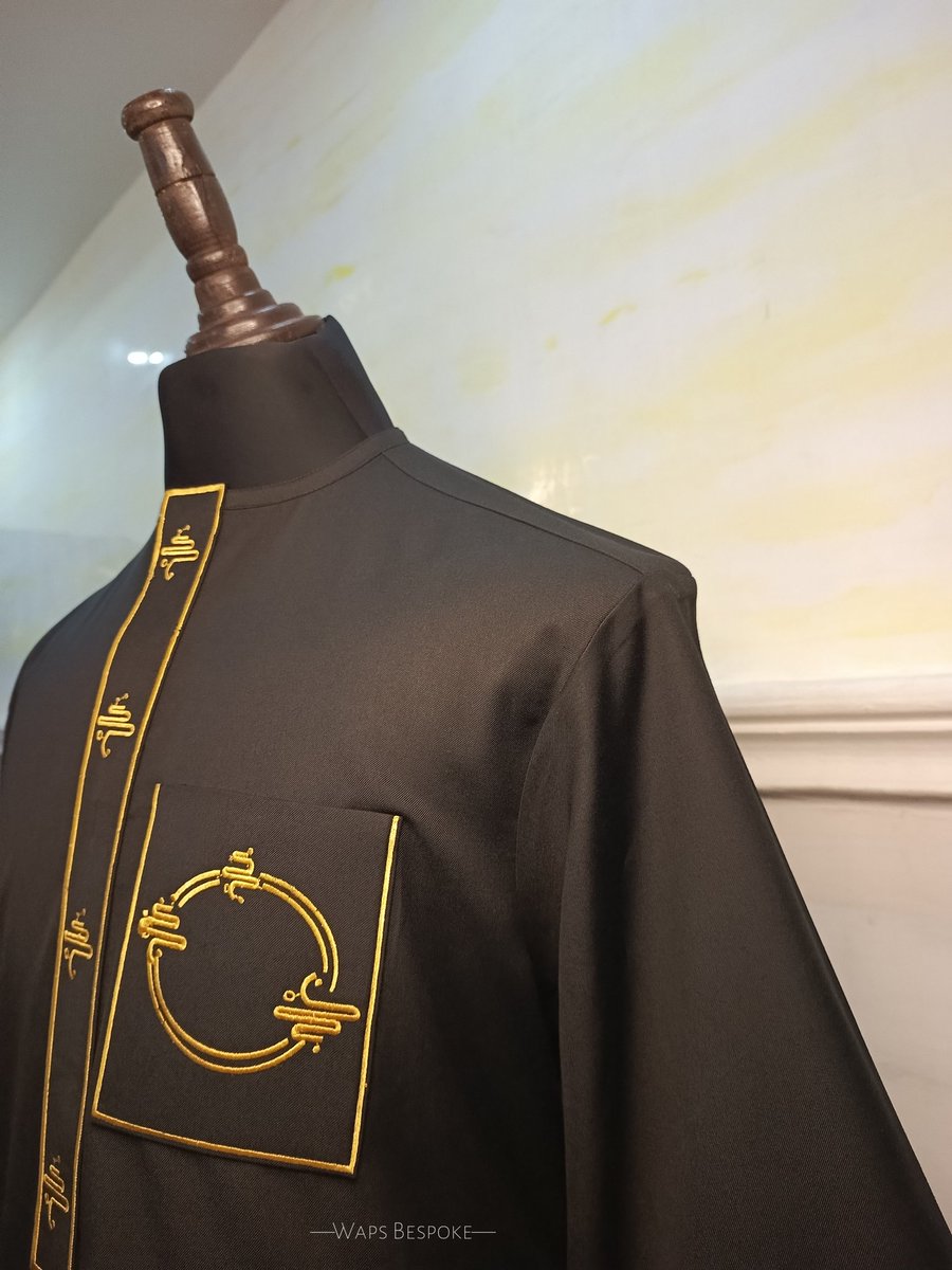 wapsbespoke's tweet photo. Refined Elegance: A Touch of Gold with Modern Monogram Detailing.
.
.
.
.
#wapsbespoke
#BespokeFashion #ElegantDesigns #MonogramStyle #LuxuryWear #AfricanFashion #CustomTailoring #MenOfStyle #SophisticatedLook #TraditionalWear #GoldenDetails https://t.co/THug7F78ry
