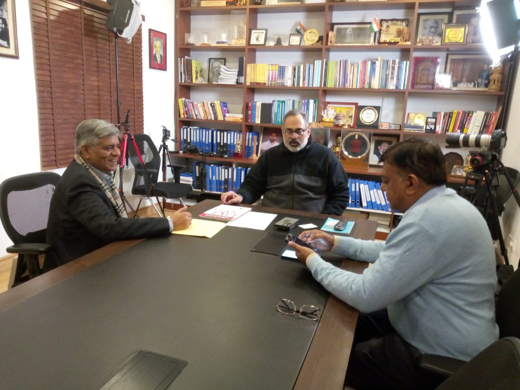 RajeevRC_X's tweet photo. Thank you to Dataquest for the 'IT Person of the Year Award- 2023' award. 

I couldn't receive it earlier because I was busy in #Thiruvanthapuram campaigning for the Lok Sabha elections. 

I thank Mr. Pradeep Gupta, Chairman of CyberMedia Group, and Mr. Shubhendu Parth - Editor of Voice&Data for visiting and presenting me the award today.

This award is less for me and more for the vision and hard work of PM @narendramodi ji who has architected this tremendous transformation of India. 

I am grateful to have played a small role in building this fast-growing Digital and innovation Economy in India with so many young confident successful Indians shaping its future  - From AI to Semicon to Electronics to DPI to D2C.

Thank you 🇮🇳🙏

@dataquestindia 

#ICTAwards #VoiceandData #TransformingIndia #NewIndia