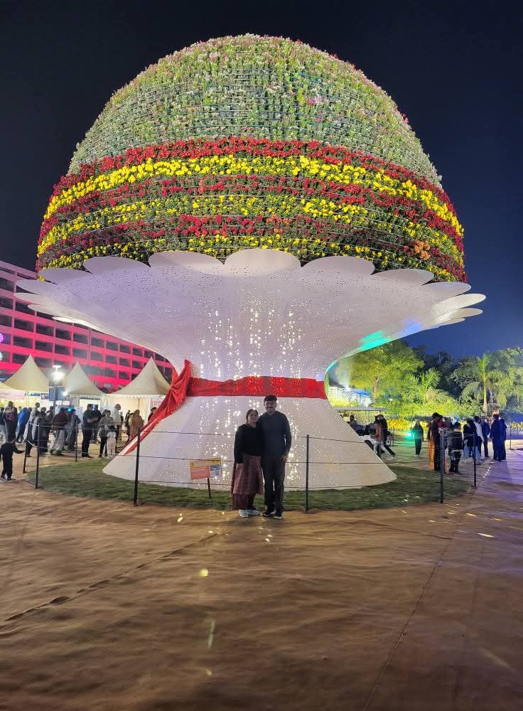 🌺🍁🥀🌻🌹🌿🎋#AhmedabadInterNationalFlowerShow2025.
એક લાખથી વધારે ફૂલછોડ..કદીયે ના જોયા હોય એવા અજોડ ફૂલોનો ખજાનો.34 ફૂટ ઉંચો ફ્લાવર બુકે સૌથી મોટું આકર્ષણ. ગિનિસ બુક ઓફ વર્લ્ડ રેકોર્ડમાં ટૂંક સમયમાં સ્થાન પામશે.
બાળકો, ફેમિલી અને મિત્રો સાથે અચૂક જોઈ આવો.
22 જાન્યુઆરી સુધી .