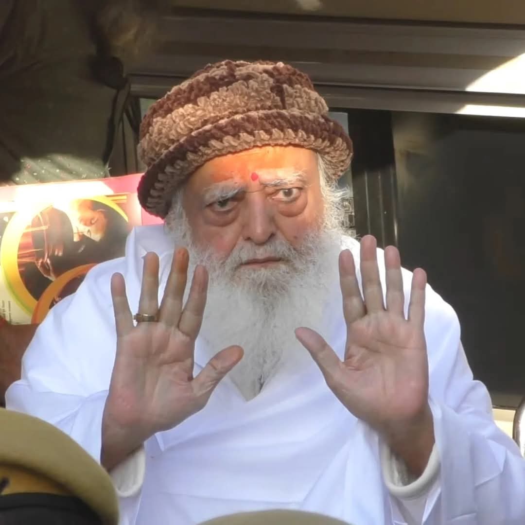 सुप्रीम कोर्ट से आसाराम बापू जी को मिली अंतरिम जमानत! धर्म, संस्कृति और सत्य की विजय।
मिशनरीज़ के काल वापस आ गए।

#BreakingNews #AsaramBapu #SupremeCourt #SanatanSanskriti