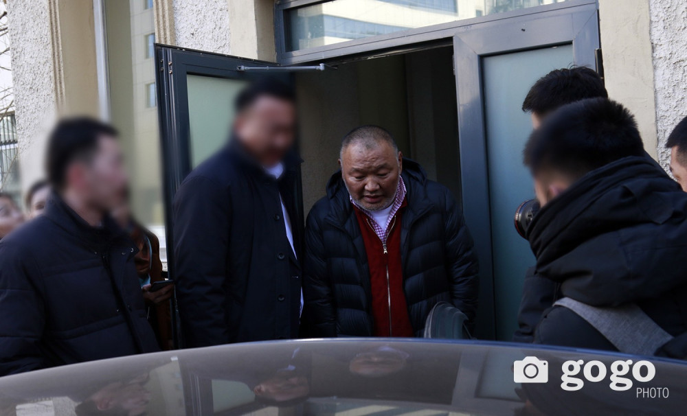 Л.Оюун-Эрдэнэ: Олон нийт шүүхийн байж байгааг харж байна. Ц.Элбэгдорж, Д.Эрдэнэбилэг, Ц.Элбэгдорж ерөнхийлөгчийн хамаарал бүхий, ойрын этгээдүүдэд манай шүүх ерөөсөө үйлчилдэггүй. gogo.mn/r/9n745