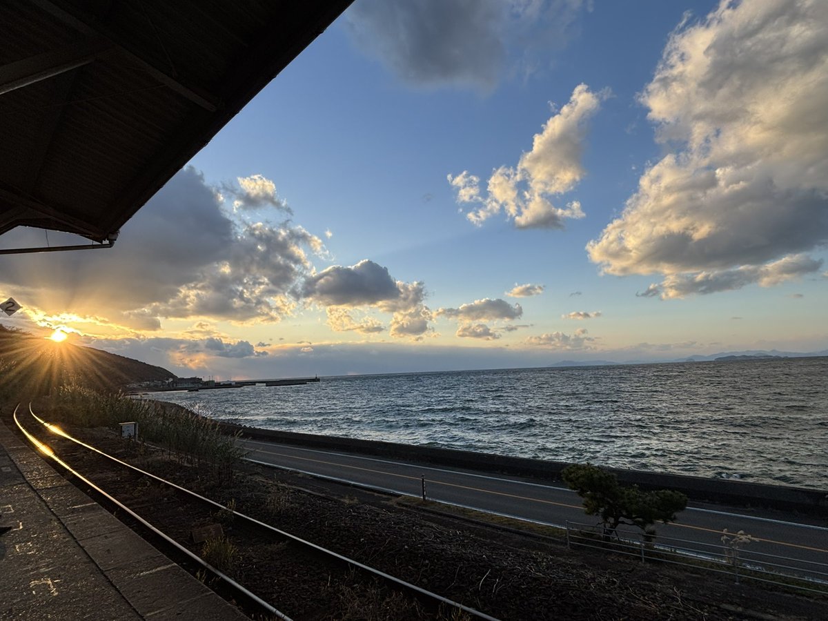 kogeyueko's tweet photo. 下灘駅。
ずっと来てみたかった！
曇りだったけど壮観でした🌅 https://t.co/O8ZD6QvcWH