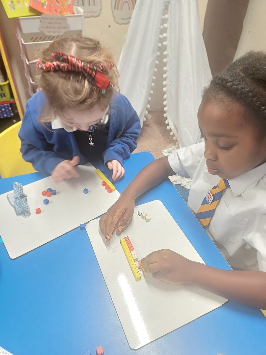 JamesBrindleyPS's tweet photo. Year 1 have started tackling teen numbers this week and have been busy making them out of tens and ones this morning #practicalmaths https://t.co/eWTcc3WdWB