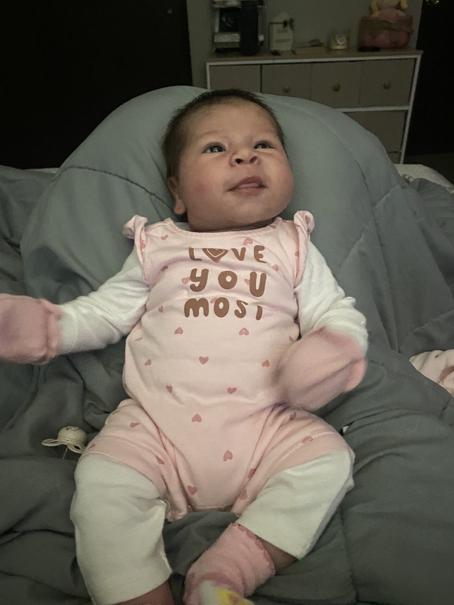Still can’t believe my babygirl is 1 month👑💗