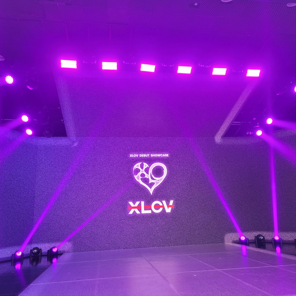 rrrui1228's tweet photo. 데뷔 5분전! xlov 데뷔 축하해 https://t.co/BAqKuG3wDD