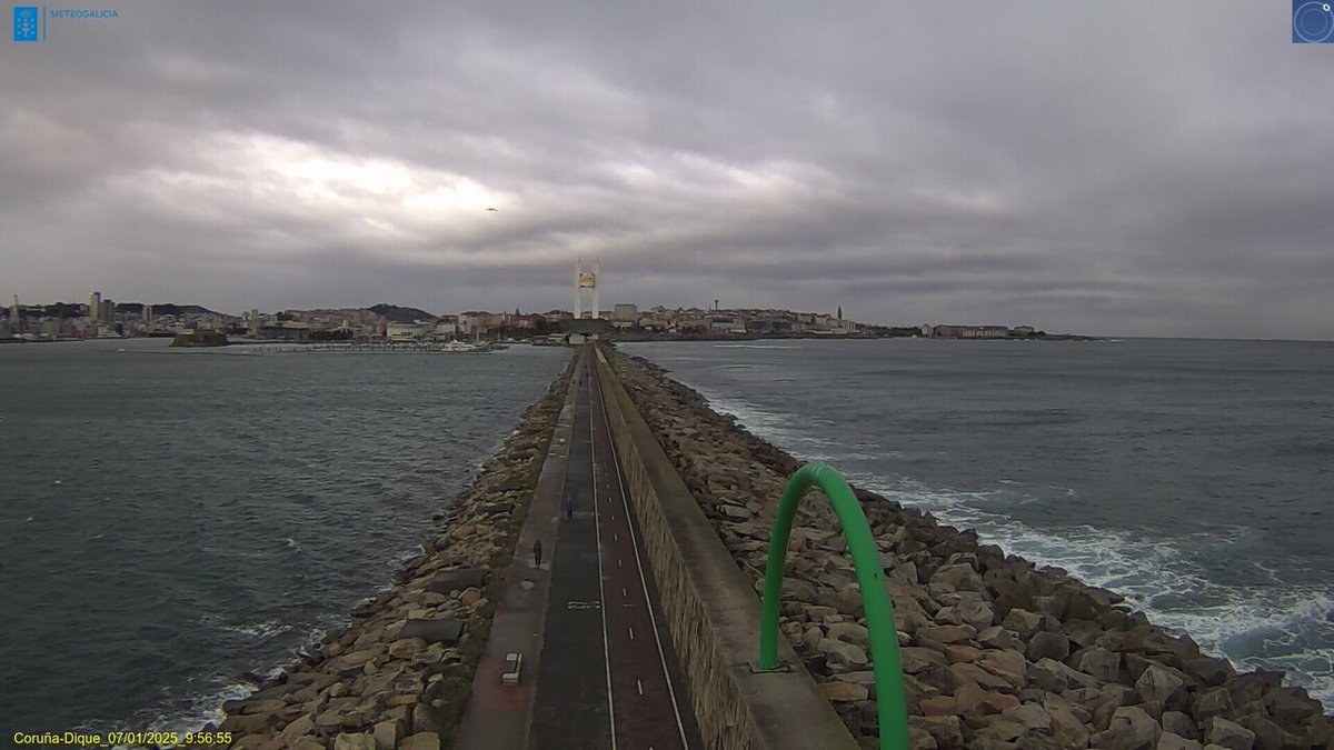 📷 Foto en directo dende o Dique de Abrigo vía meteogalicia.gal/observacion/ca…