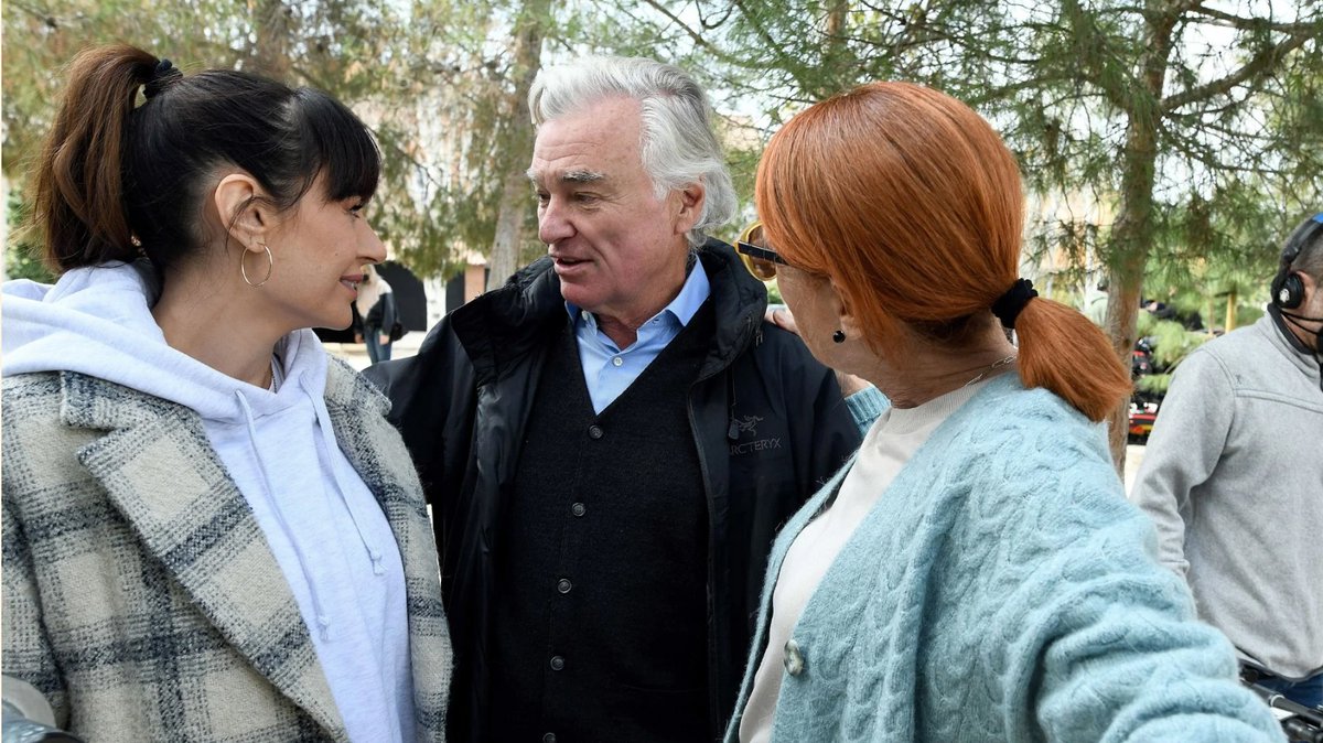 🔸 Conoce más sobre la trayectoria de <a href="/CampoyEduardo/">Eduardo Campoy</a>, que recientemente ha terminado el rodaje de su película número 100, un hito que llega después de haber producido 24 series de televisión a lo largo de su carrera. 

💻 Todos los detalles, aquí: bit.ly/3DEDCZu