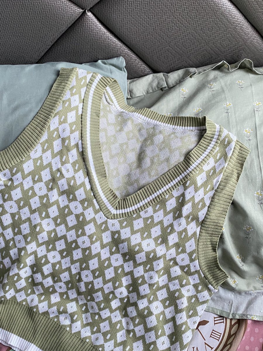 croisslay's tweet photo. Want To Preloved !!
Green Drawstring Skirt (20), Green Crop Vest (25), Academia Vest Look-A-Like (25)
More Details? DM 📨

tag. Preloved Crop Top Vest Skirt https://t.co/pRDOCnbg93