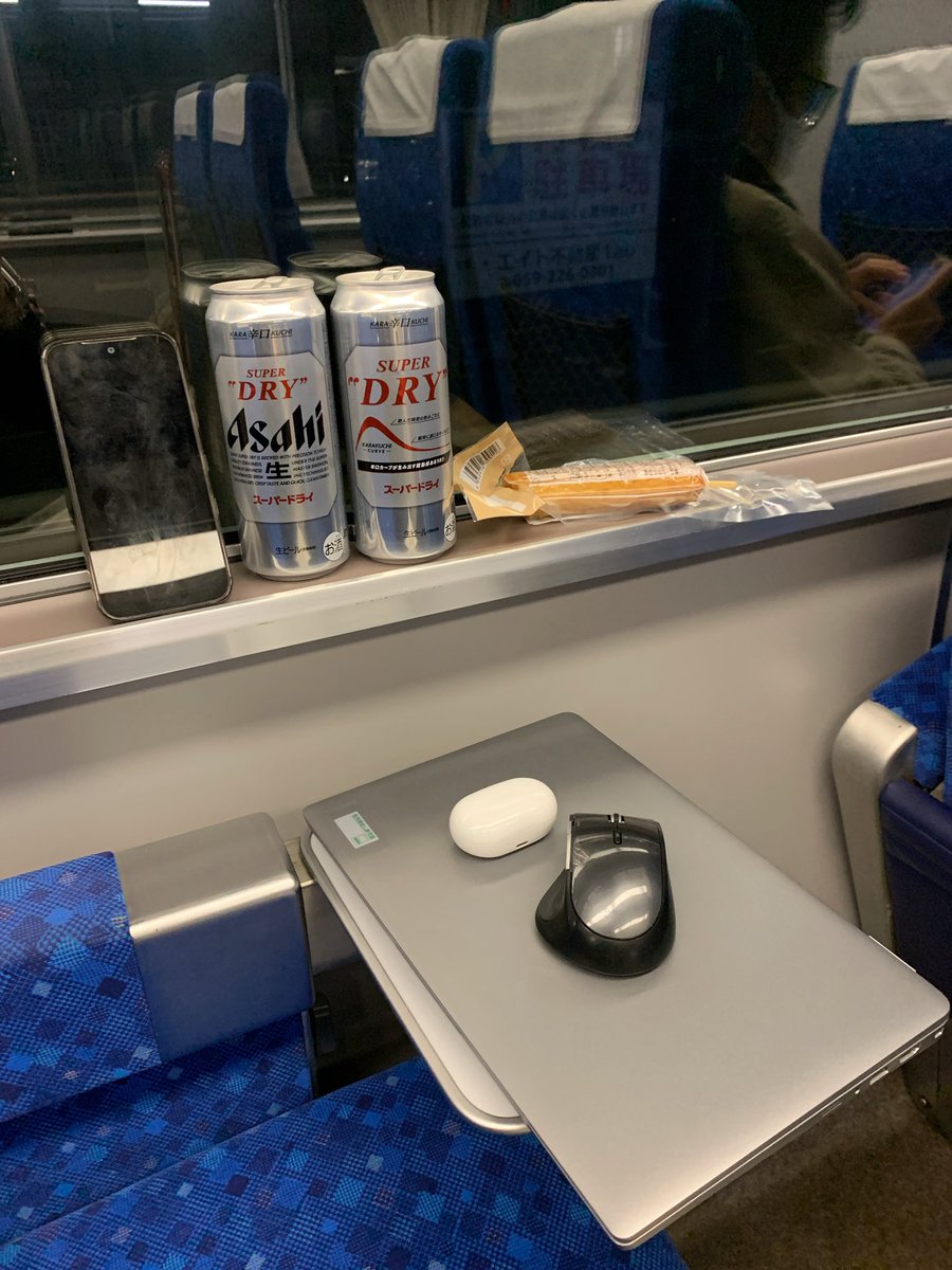 aaaaaday's tweet photo. 三重からの帰り道🚃車の立ち往生で近鉄特急30分以上もとめられてる😱新幹線予約してるのに…🚄😱予約変更したいけど名古屋に何時に着くんだろ？🤣🍺ってかもうビールないわ😱明日仕事😓早く動いてくれー https://t.co/QX3SNVaLLq