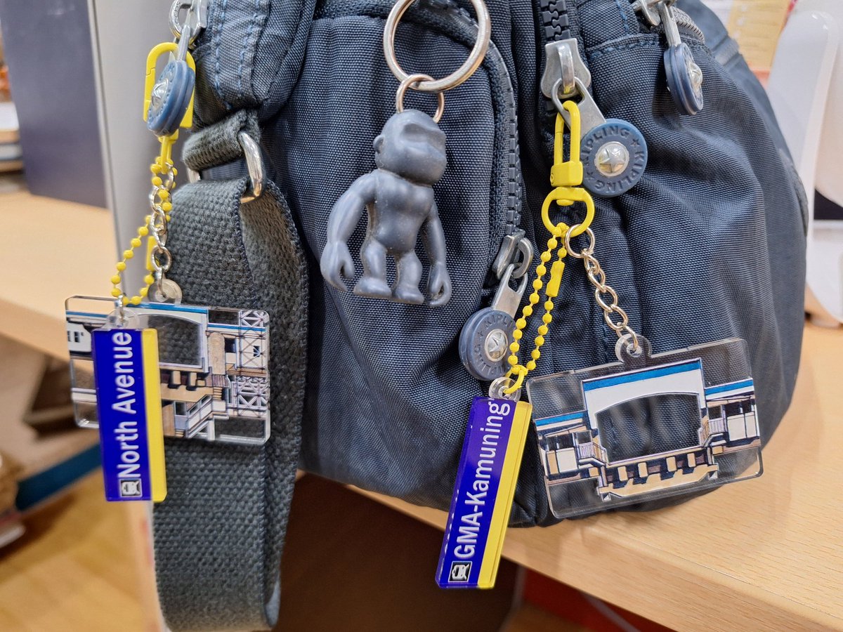 meannesenir's tweet image. Arrived today. Thank you so much, @rommeldrawlines! So nice!  #trainstationskeychains #MRT3