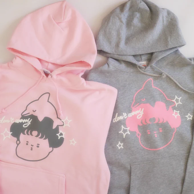 京都個展グッズ紹介⑨パーカーグレー×ピンクの優しい配色&amp;デザインです。友達やカップルとお揃いで着るのもおすすめ 