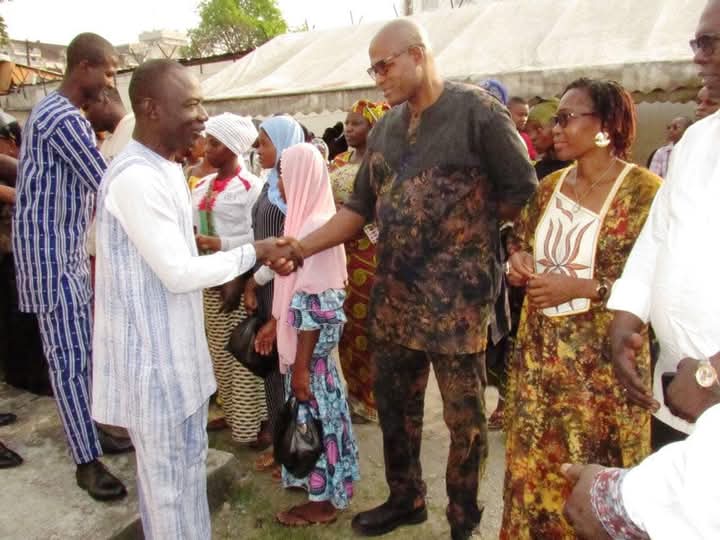 Gomisly's tweet photo. Ambassade du Burkina Faso en République de Côte d’Ivoire :
Le nouveau chargé des affaires du Burkina Faso 🇧🇫 en Côte d’Ivoire 🇨🇮 , Sansan Raphaël Kambou a échangé avec ses compatriotes Burkinabè résidents en Côte d’Ivoire le lundi 06 janvier 2025. https://t.co/40xTmDbm1M