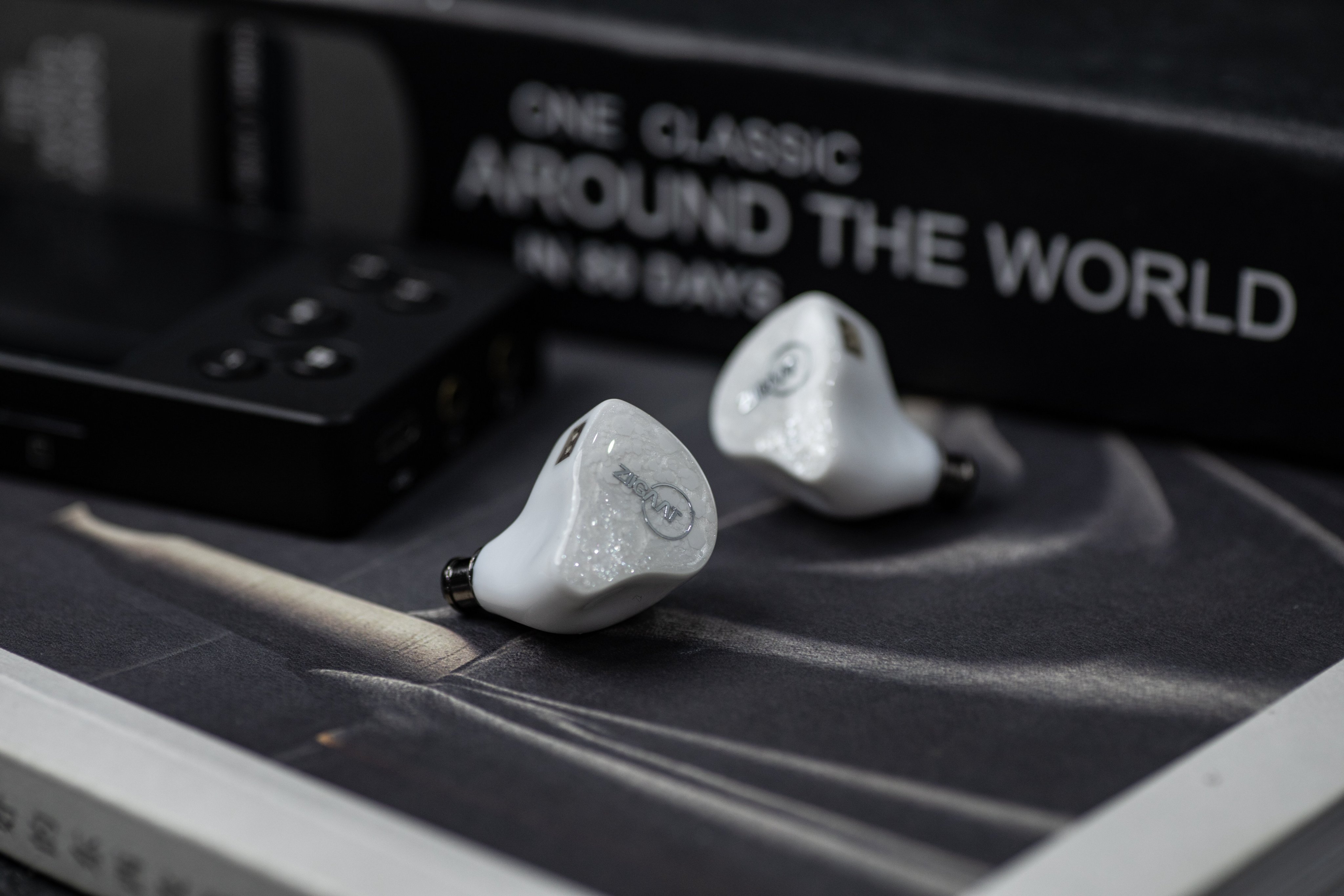 ZIGGAAT ARETE ホワイトカラー ZiiGaat Arete x Fresh Reviews - White｜新品通販フジヤエービック