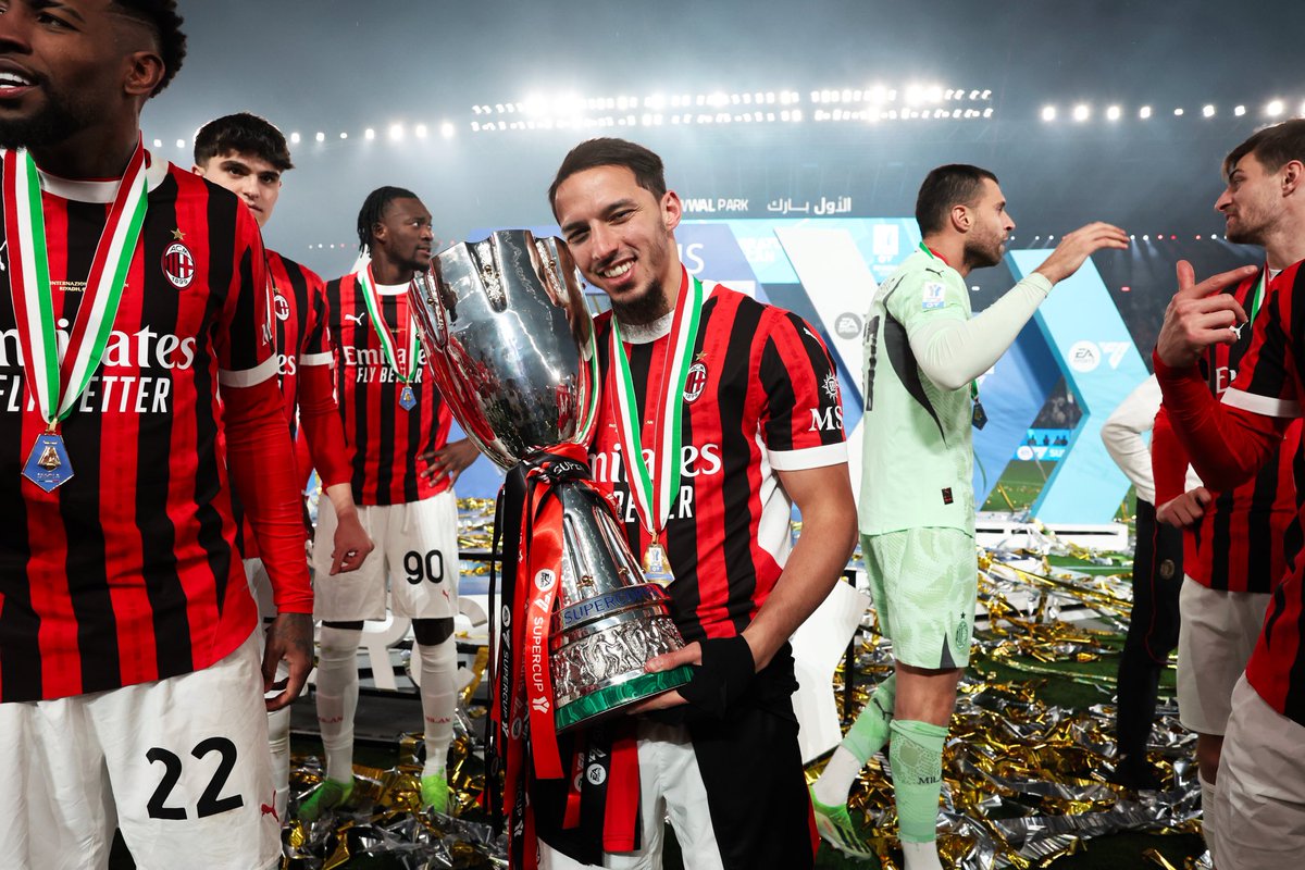 IsmaelBennacer's tweet photo. Buongiorno Milanisti ❤️🖤 https://t.co/4TABG586NI