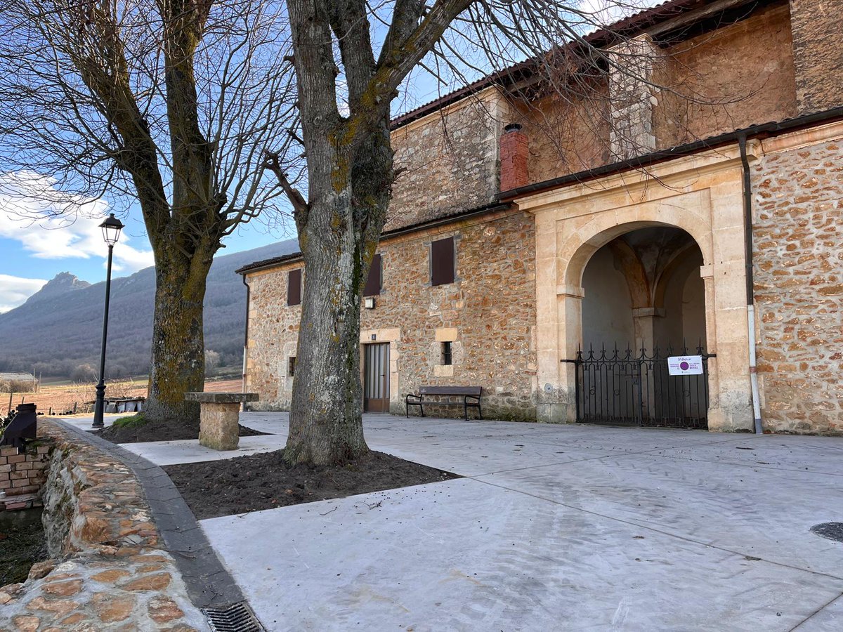 AcoaAke's tweet photo. 🚧 El #concejo de #Villafria ha finalizado las obras de canalización de su red de abastecimiento y la urbanización de sus calles

#PlanForal @Araba #ForuPlana

📌 Villafriako #kontzeju|ak hornidura-sarea bideratzeko lanak amaitu ditu

#Bernedo @MontanAlavesa #Araba #Alava https://t.co/jDUYcxXuf7