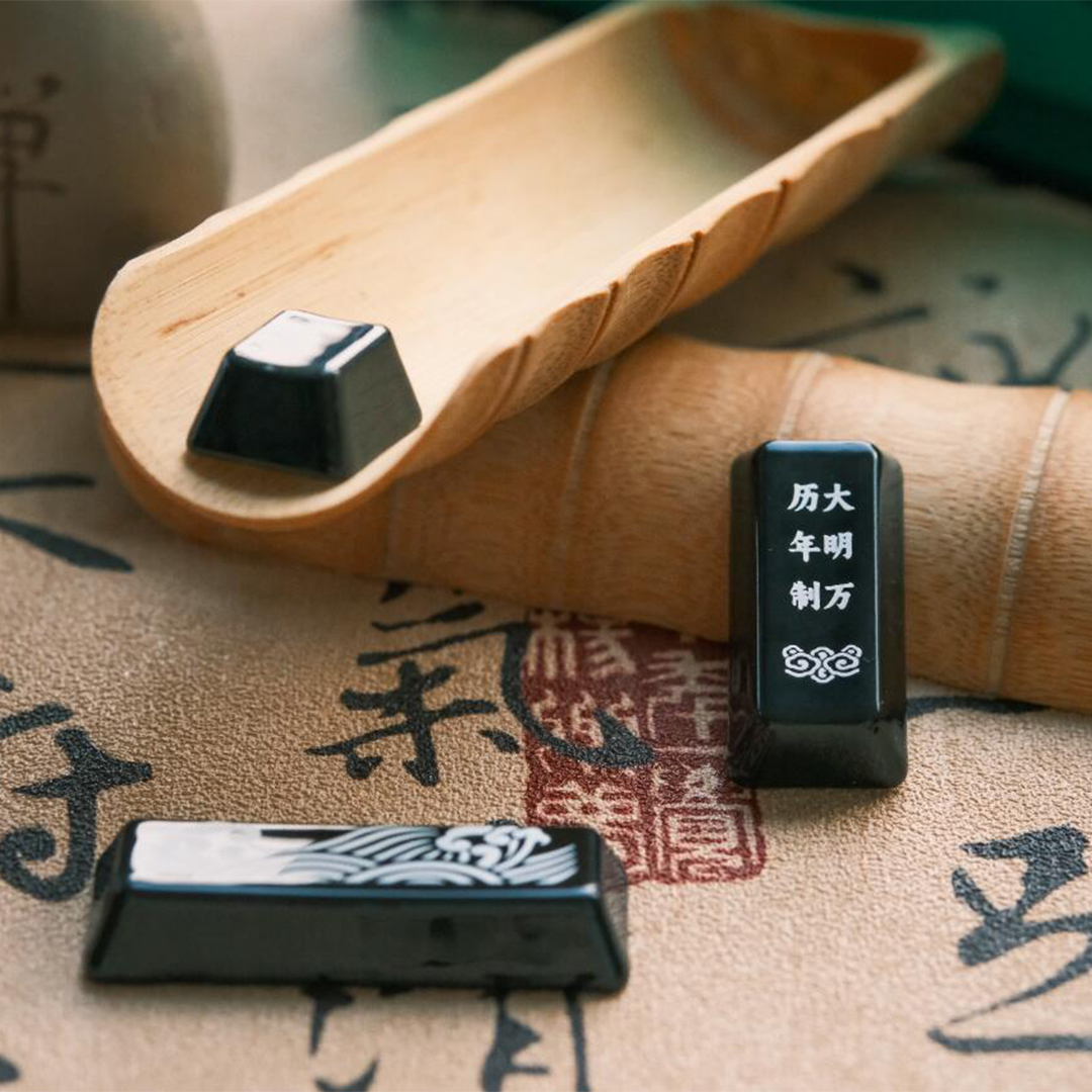 CerakeyOfficial's tweet photo. Pair the dragon novelties with your setup to add a sleek, smooth touch that will inspire you daily.🖤

📸by 陈师傅

#novelkeys #dragonnovelkeys #cerakey #cerakeycaps #keycap #keycaps #keycapset #keycapdesign #ceramickeycap #mechanicalkeyboard #customkeyboard #keeb https://t.co/akT2hI9I7k