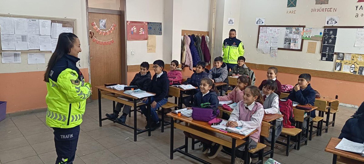 “Jandarma teşkilatımızın çok kıymetli personeline, verdikleri güzel ve önemli bilgiler için teşekkür ediyoruz. Her zaman yanımızda olmanız bizim için çok değerli.”

<a href="/tcmeb/">Millî Eğitim Bakanlığı</a> 
<a href="/miakarali/">Mustafa Karali</a> 
<a href="/agrimem/">AĞRI MEM</a> 
<a href="/hasan_kokrek/">Hasan Kökrek</a> 
<a href="/diyadinmem/">Diyadin İlçe Milli Eğitim Müdürlüğü</a> 
<a href="/Diyadin004/">DİYADİN KAYMAKAMLIĞI</a> 
<a href="/remzi0479/">Remzi Işık</a>