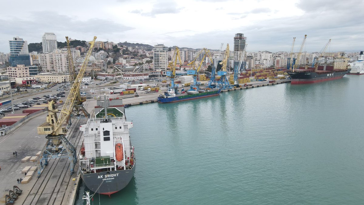 DurresPort's tweet photo. #WaterfrontTuesday @DurresPort🏗⚓️⛴

#Onthedocks: five ships @ berth,one @ anchor ready to roll in for the next shift &amp; one more vessel due within the coming hours…

#Maritime🇦🇱⚓️🚢 #portcity #cargo #terminals #shipping #logistics 
#tuesdayvibes #shipsinpics📸 https://t.co/YmTqT2KRsf