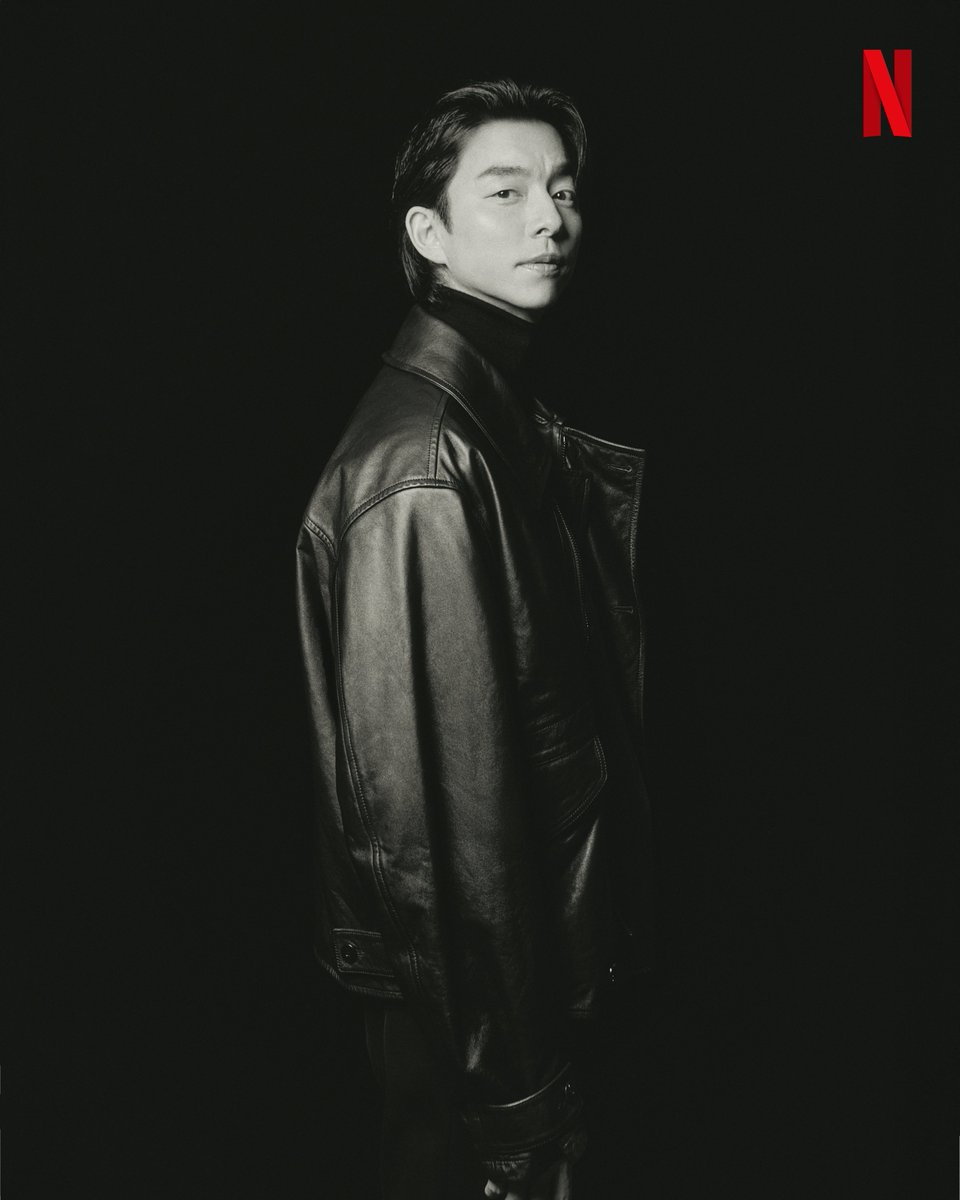 NetflixKR's tweet photo. 선생님, 저랑 화보 한번 찍으시겠습니까?

<오징어 게임> 시즌2의 신스틸러, ‘딱지맨’ 공유의 화보를 공개합니다.

#오징어게임2 #SquidGame2 https://t.co/w2VRuozqdf