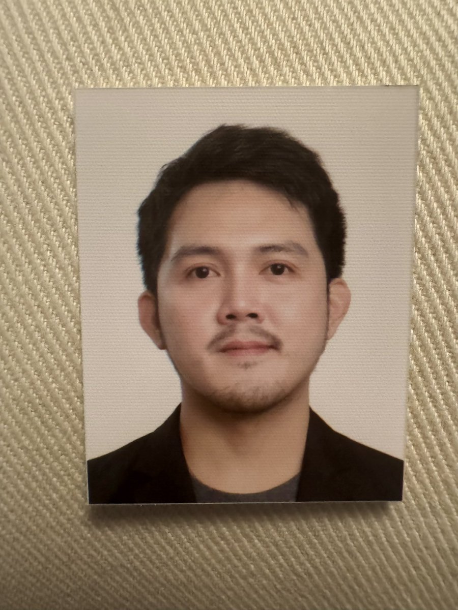 This pic or me? 😂😂😂

Wag ng choosy ha, slightly used po.