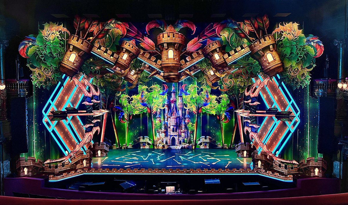 The merriest time in Sherwood Forest courtesy of another gloriously lavish <a href="/PalladiumPanto/">The London Palladium Pantomime</a> 💚🏹✨ 

This panto is the glistening jewel in the crown of Palladium pantomimes - congratulations to the most wonderful company on a spectacular variety show and absolute panto gold! 👏